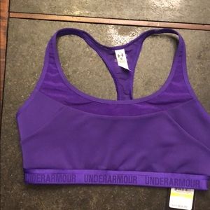 NWT UnderArmour Mid-impact support sports bra. M
